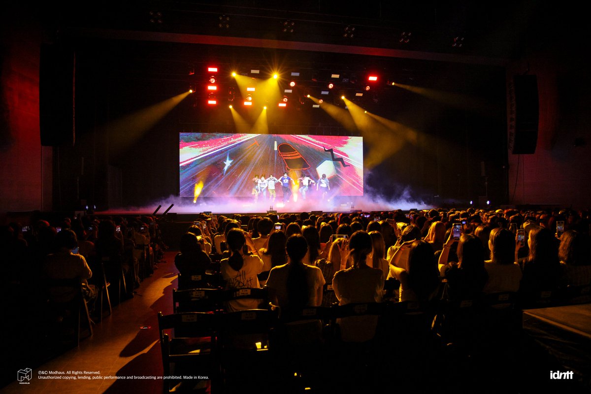 idntt_cosmo's tweet photo. idntt <unevermet> 
Showcase 완료💫

❤️‍🔥신인의 맛 idntt 열정 최고❤️‍🔥 
idntt의 첫 시작을 함께해 주셔서 감사합니다.
앞으로의 idntt도 많이 기대해 주세요!

#idntt #아이덴티티 #アイデンティティ
#YouNeverMet #던져_Storm #BOYtude 
#unevermet https://t.co/jIOxJJEU9a