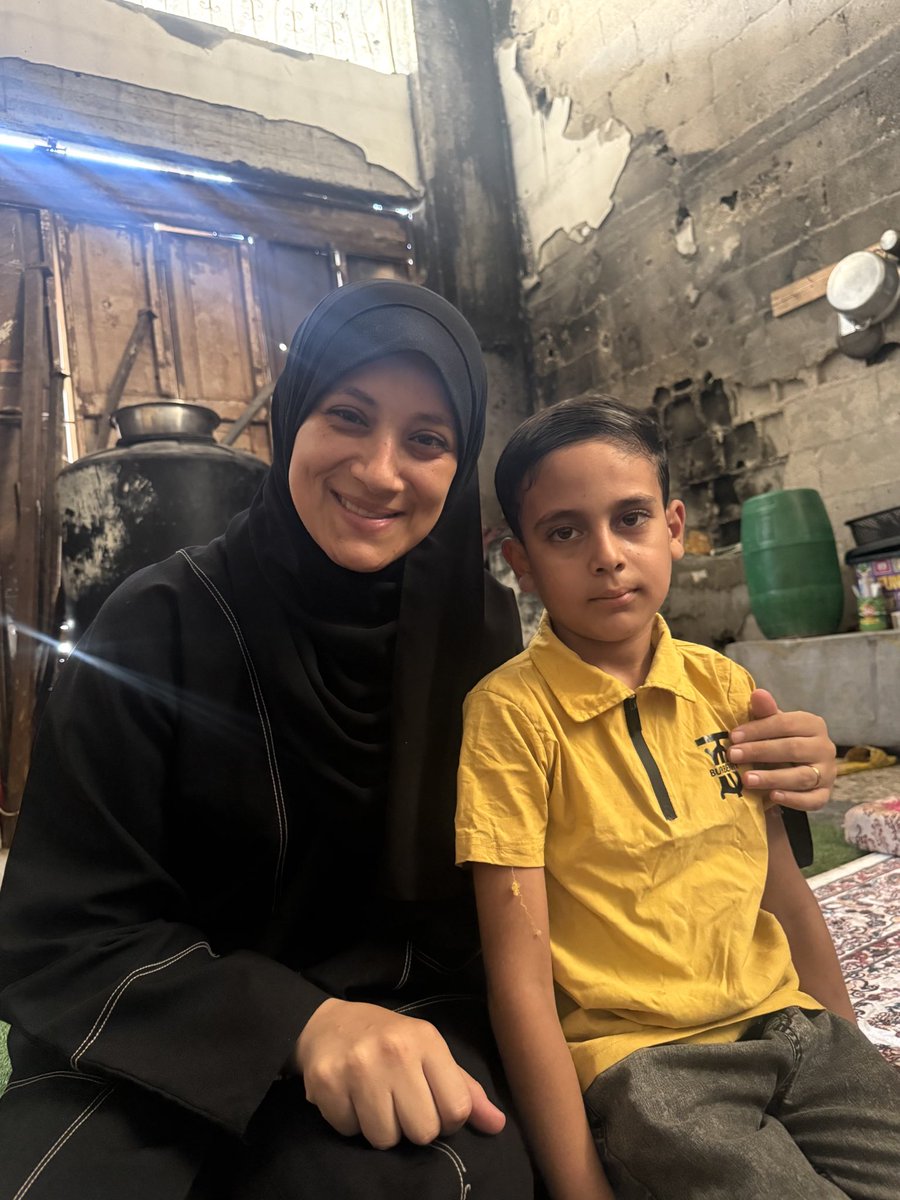 amalhabeeb87's tweet photo. أما هذا زين، بِكر الزميل الشـ&amp;يد محمد قريقع، لصيق اسمه، الكنية.
تسريحة شعر محمد، وجهه الساكن الحزين الذي عرِف كل الضجيج، لكنّه لم يشتكِ!
نم في سلام يا أبو زين☘️
#تفاصيل #غزة_تُباد #محمد_قريقع https://t.co/JYMqgmMcdG