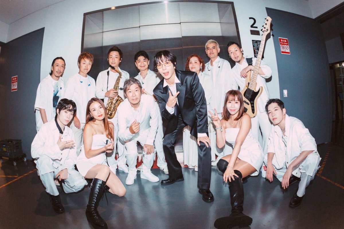 cnblue_japan's tweet photo. ＼2025 JUNG YONG HWA LIVE 'Director's Cut : Our Fine Days‘ IN JAPAN／

素敵な音を奏でてくれたバンドの皆さんと舞台を華やかにしてくれたダンサーの皆さん✨

そして、今日 #HiFiUnicorn が見に来てくれました🙌

ありがとうございました❣️

#CNBLUE #JUNGYONGHWA #정용화 #Our_Fine_Days https://t.co/oVij1IMyvZ