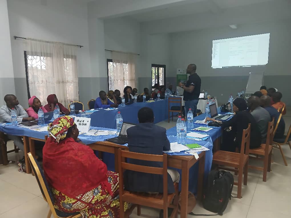 syjepddu's tweet photo. RETOUR DE LA FORMATION ORGANISEE PAR FODER SUR L'EXPLOITATION MINIÈRE ARTISANALE À PETITE ÉCHELLE (EMAPE)

Du 06 août au 08 août 2025, un de nos membres #LEILA_BALDÉ, à participer à la formation organisée par Forêt et Developpement Rural #FODER et ses partenaires. https://t.co/bsS4nKZ8Aq