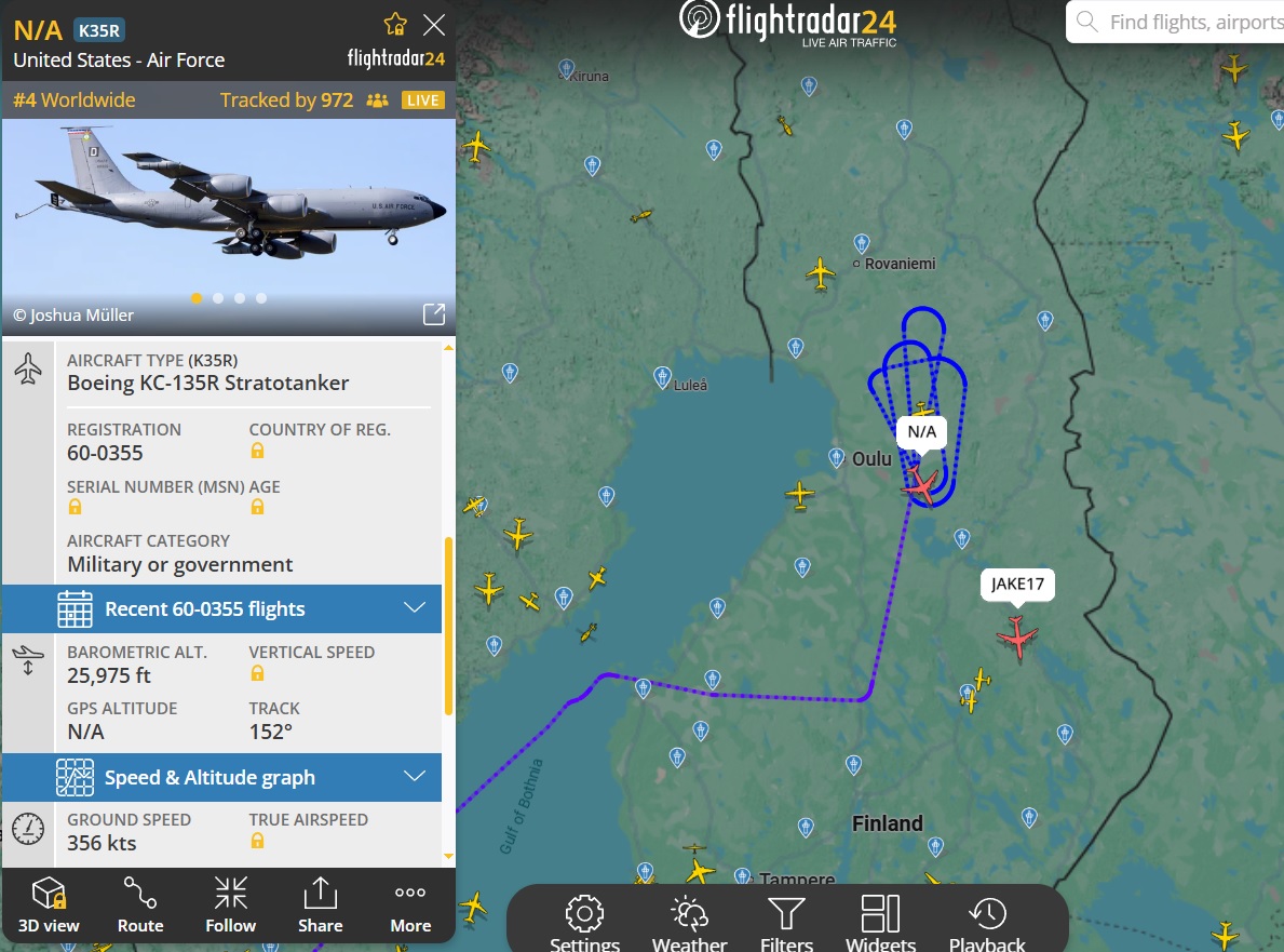 Ilmatankkausharjoitusta Stratotankkerin kanssa ja JAKE17 valvoo. Puolustusyhteistyöharjoittelua käynnissä.