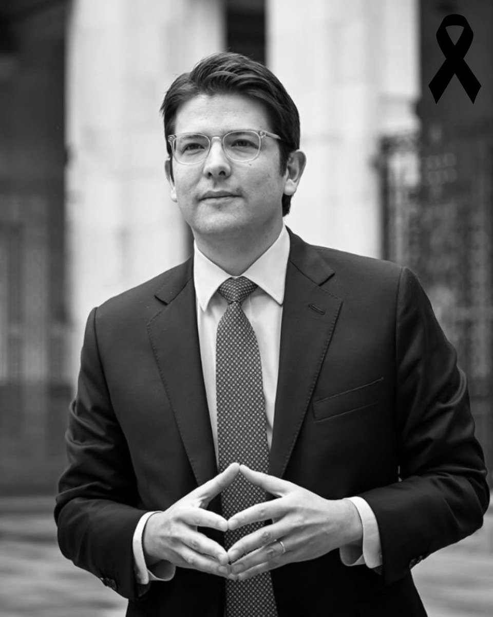 DavidMoraPinza's tweet photo. Lamento profudamente la muerte del Senador @MiguelUribeT 

Hoy no muere un actor político, hoy muere un padre, un esposo, un hijo, un ser humano y por ningún motivo la muerte debe ser motivo de alegría. 

Mi solidaridad con su familia y con sus seguidores. https://t.co/Yi1XYFfZIl