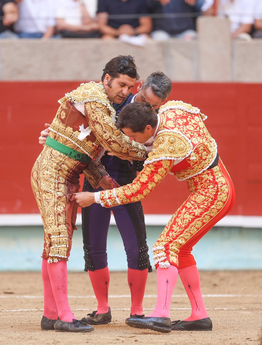 DyDPPA's tweet photo. El torero Morante de la Puebla corneado grave en Pontevedra. 10/08/2025. Fotos: © Alberto Simon/ DYDPPA #gored #goring #cornada #morante #pontevedra https://t.co/nx8PdhyAWr
