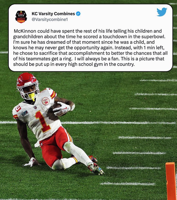 -Sacrifice
-Unselfishness
-Respect
-WE FIRST

This picture says so many things when it comes to what a TEAM IS ALL ABOUT!!

Can you ask yourself if you’d do the same thing for your team?

#MotivationMonday 💯✊🏼✊🏼

<a href="/RaritanAD/">T.J. O’Donnell</a> 
<a href="/RaritanHigh/">Raritan High School</a> 
<a href="/DrRidleyHazlet/">Scott Ridley</a> 
<a href="/HazletProud/">Hazlet Township Public Schools</a>