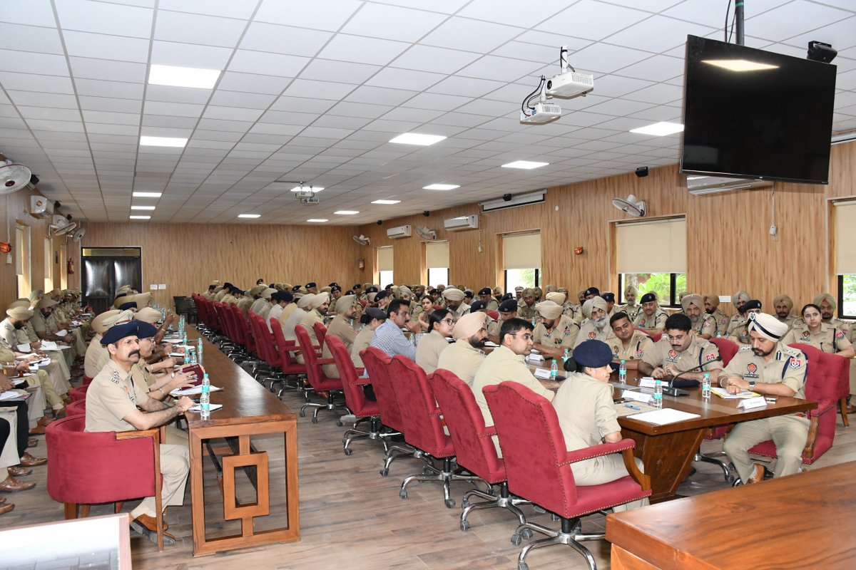 DGPPunjabPolice's tweet photo. After productive review meetings in #Amritsar and #Jalandhar, today chaired the third Range-Level Law & Order Review Meeting at #Ludhiana with officers and SHOs of Commissionerate Police Ludhiana, @LudhianaRange & @RupnagarRange, including @KhannaPolice, @LudhianaRPolice, @SBSNagarPolice @FatehgarhsahibP, @RupnagarPolice & @sasnagarpolice.

New-Age Policing is being realised through modern surveillance, enhanced PCR deployment for greater police visibility, expanded CCTV coverage, improved traffic management, and 24×7 monitoring—ensuring a safe and secure environment ahead of #IndependenceDay2025.

Held direct interactions with officers across all ranks to encourage open communication, boost operational synergy, strengthen inter-district coordination, and mount a decisive crackdown on organised drug networks.

The meeting was attended by CP Ludhiana, DIG Rupnagar Range, SSPs, and all GOs/SHOs of the concerned districts.