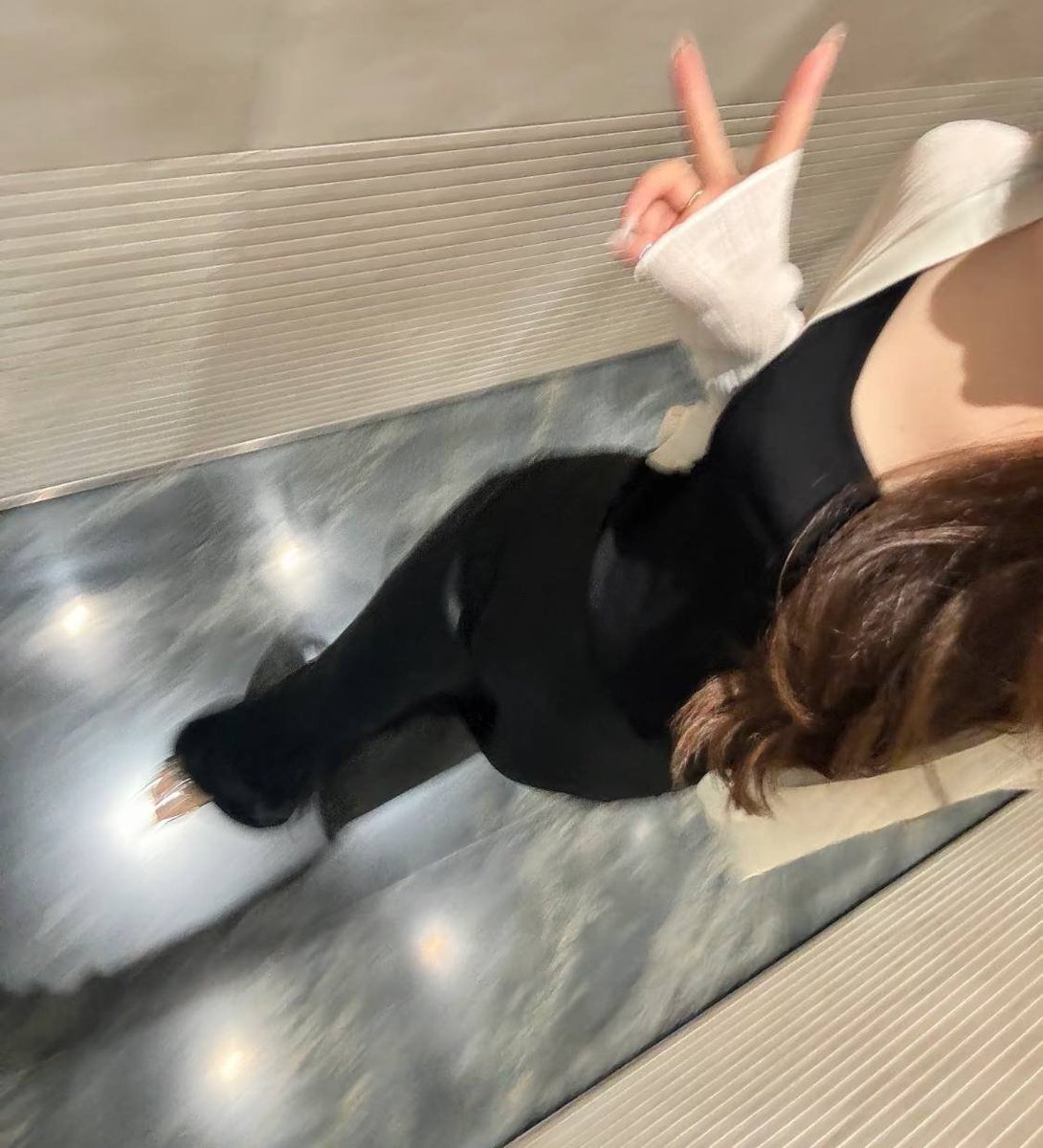 OnceInAWhile1's tweet image. 妖精要出门了，管好你们的男人