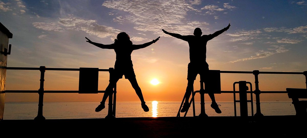 Brucemartin3's tweet photo. @kerriegosneyTV @itvcalendar @LaraRostronTV This is Cleethorpes this morning π₯° the sunrise capital of the world π Truly amazing to see π That's me on the right, doing my salutations and jumps πππ Please feel free to share the pictures #weatherpic https://t.co/TX1GIzAte0