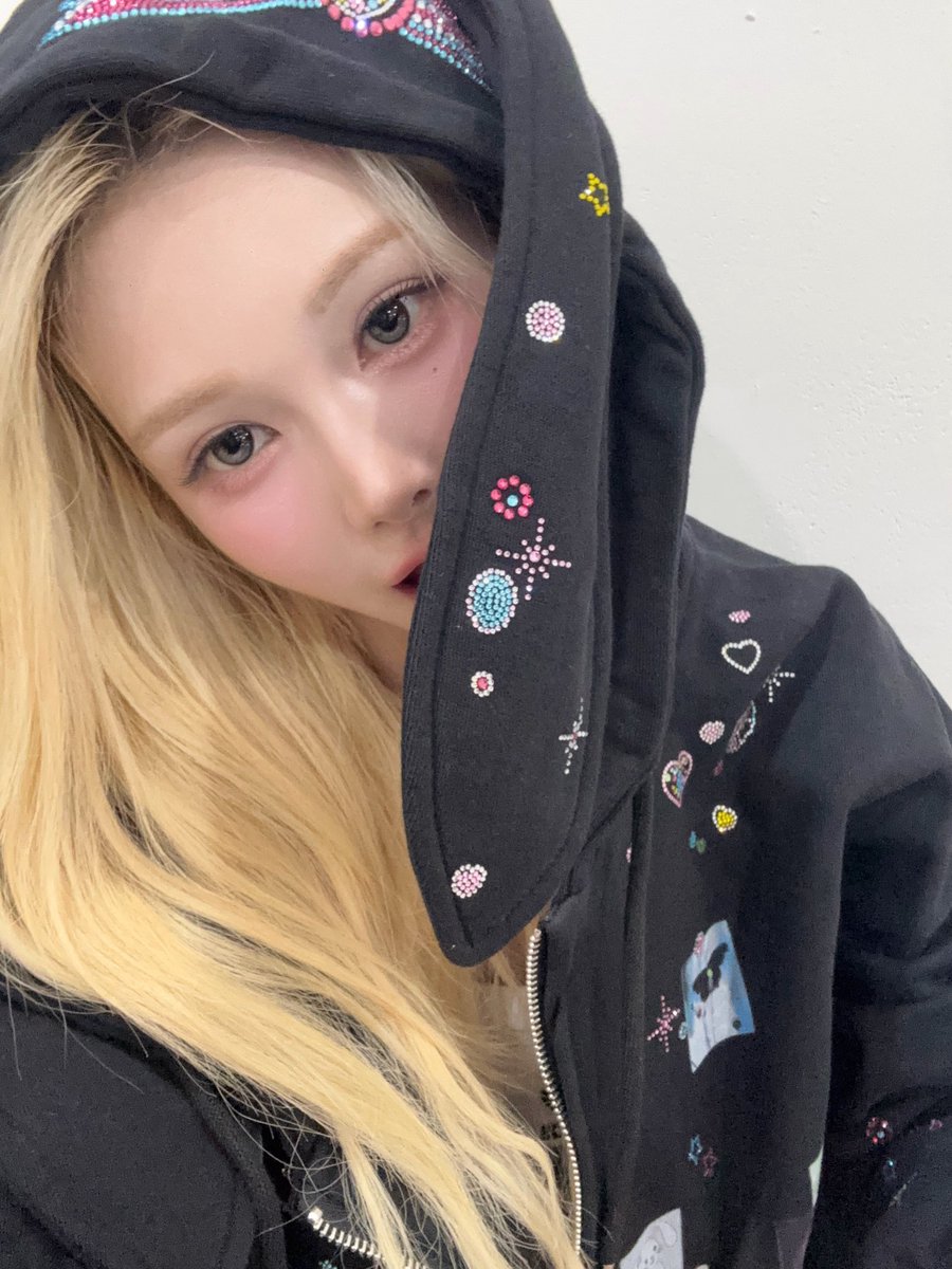 💌 250811 | 9:47PM KST
“it happened to be a matching hoodie with nien ㅋㅋㅋㅋㅋㅋ it was amazing”

#마유 #트리플에스