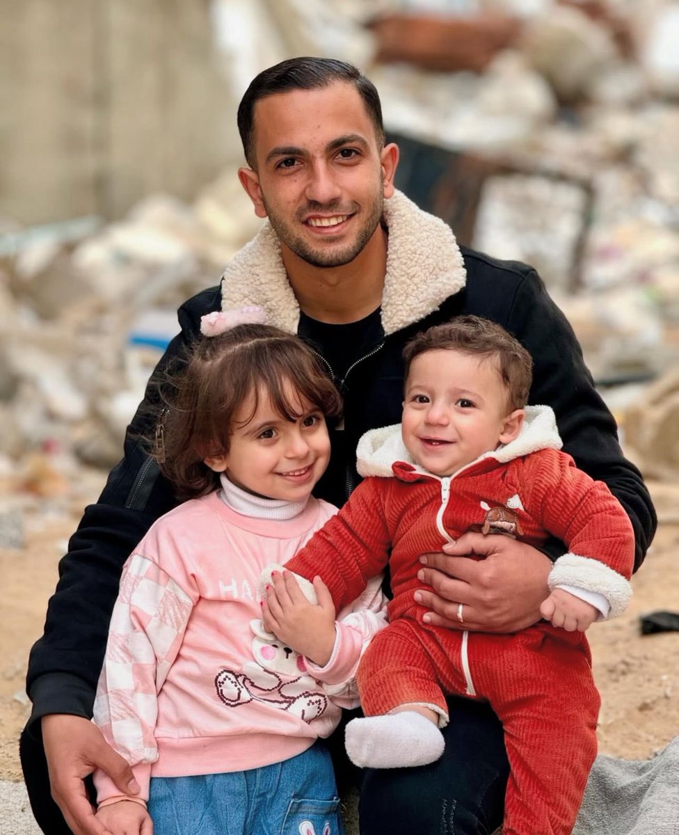 مراسلو الجزيرة أنس الشريف ومحمد قريقع، والمصورون إبراهيم ظاهر، محمد نوفل، مؤمن عليوة ومحمد الخالدي، ليسوا أسماءً عابرة… هم أخ وأب ورب أسرة. ارتقوا شهداء إثر غارة استهدفت خيمة الصحفيين قرب مستشفى الشفاء في غزة. رحلوا وهم يحملون الكاميرا لا السلاح، يسعون لنقل الحقيقة وصوت الإنسان