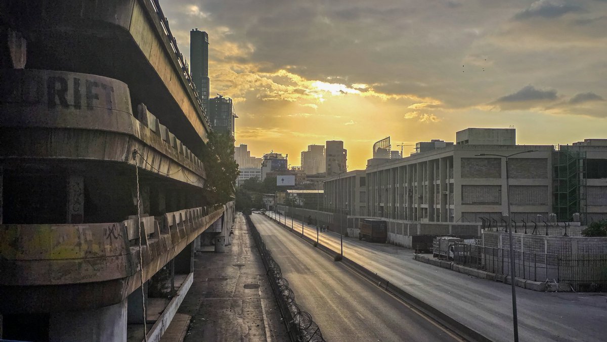 Beyrouth, Gare routière Charles Hélou, plan Écochard, 1973. Son toit est traversé par l’autoroute côtière. Étonnant mélange d’architecture et d'infrastructure. Quelle place lui donner dans le projet de réhabilitation du port?