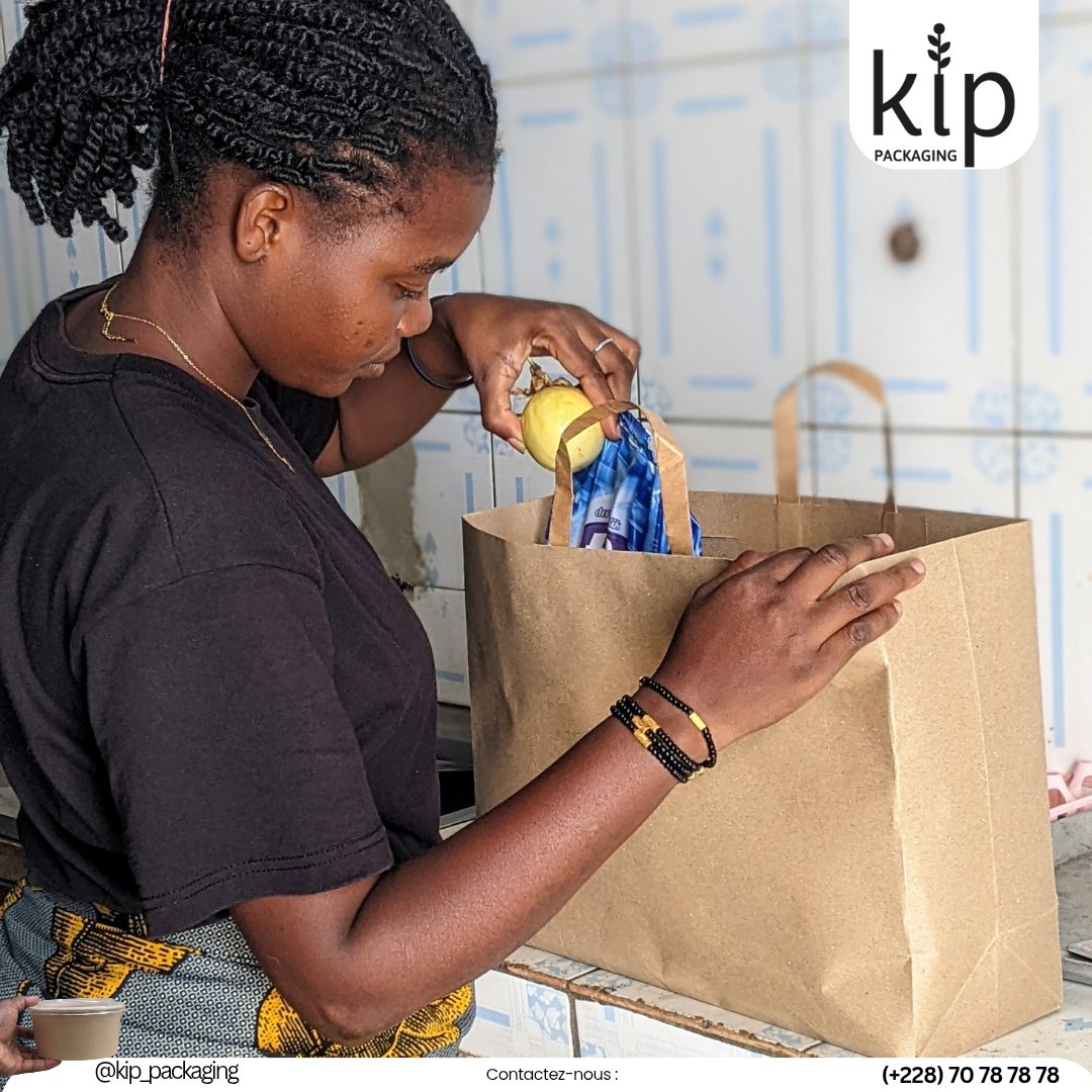 KipPackaging's tweet photo. [KIP PACKAGING] : Avec nos paper bags, faites vos marchés avec élégance 🥰

Dimension : 40cm de large x 30cm de hauteur 
Disponible en gros et détails :
📱+228 70 78 78 78

#KipPackaging #PackagingBiodégradable #Team228 https://t.co/FtODUkKTBm