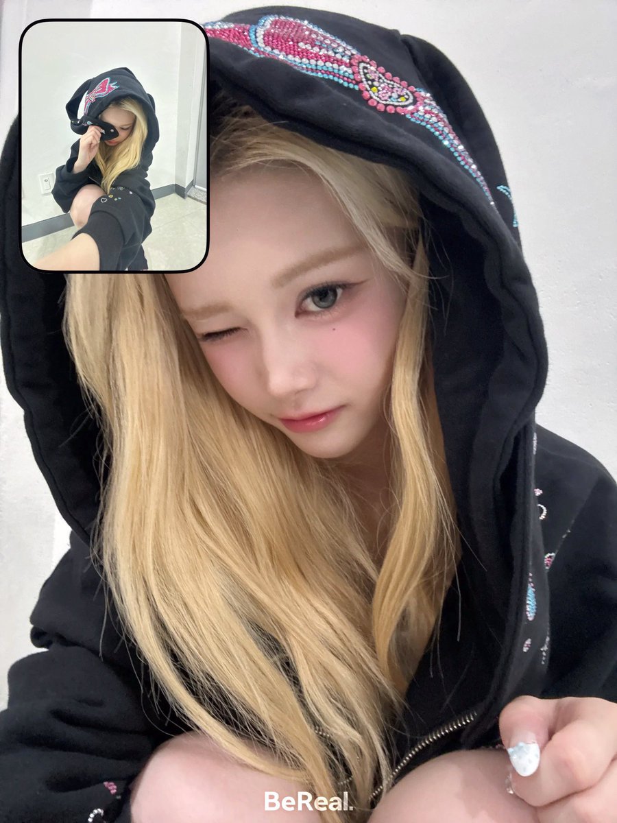 💌 250811 | 9:49PM KST
[eng] “Ma BeReal🤟🏻💫💗💗”

#마유 #트리플에스