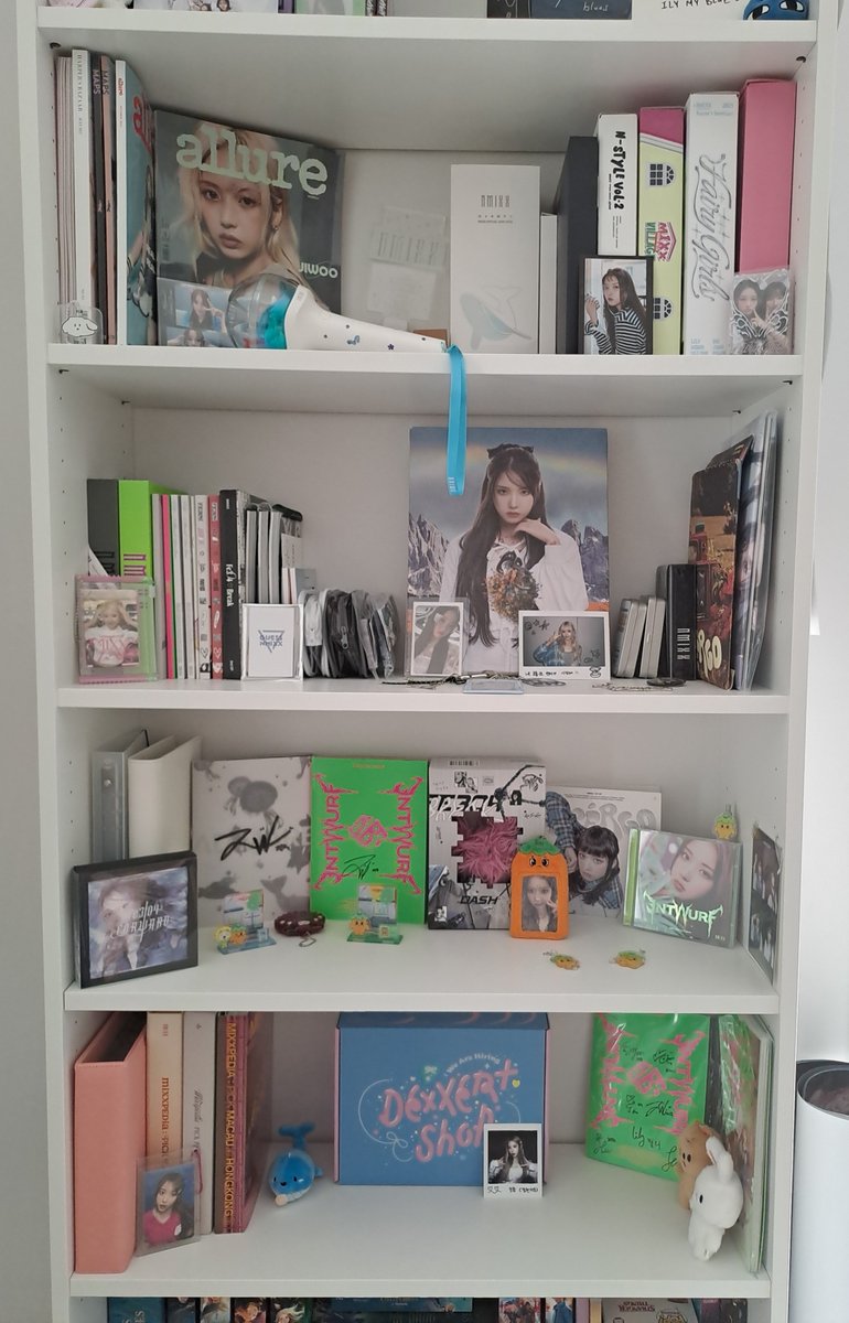 the photobook should also arrive soon, but i'm so proud of my shelf (guess who my bias is)