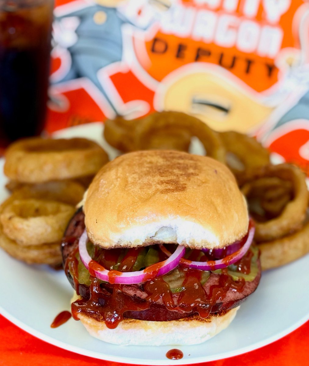 🚨Chef Special🚨
🔸Smoked Bologna Sandwich🔸
Thick-cut Smoked Bologna Slice
Dill Pickles
Fresh Red Onion 
House-made Taser BBQ
All on our FAMOUS buttery toasted bun

#chefspecial #pattywagonokc