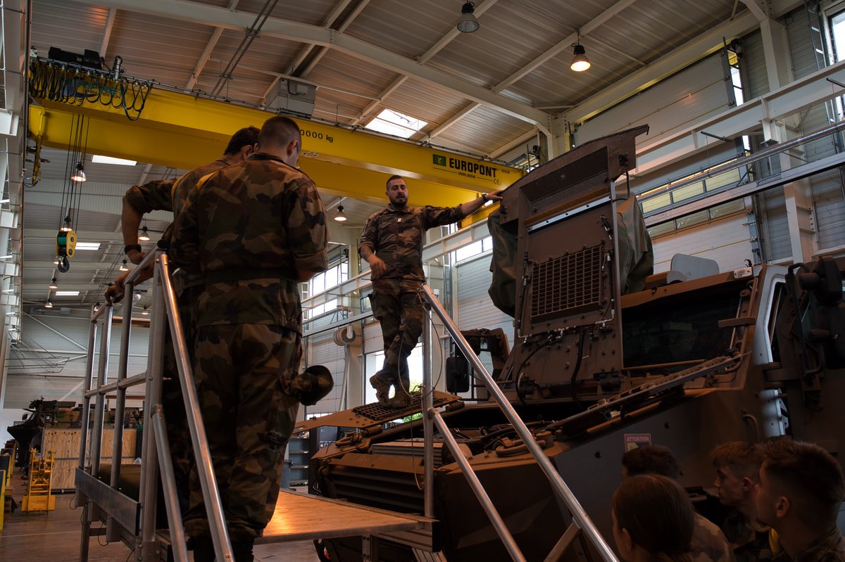 🎯 #PMT, préparation militaire Terre du 3 au 8 aout pour 30 jeunes des 4 coins de la France. Immersion dans la vie militaire au 8e RMAT : se connaître, faire preuve de cohésion, relever des défis, se dépasser et découvrir l'#arméedeterre. Bravo aux jeunes pour leur engagement👊.