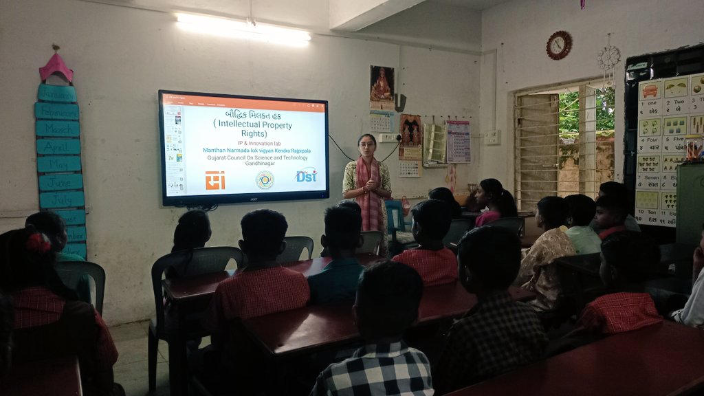 IPlab_rajpipla's tweet photo. An informative #IPR_Awareness Session was organized for students of Primary School Ringani.
#Innovation
#Patent
#Copyright
#Trademark
#GI_Tag
@InfoGujcost
@dstGujarat
@IndiaDST
@narottamsahoo
@Punam_Bhargava
@pavitshah
@manthancsc
@InfoGujarat
@monakhandhar https://t.co/d0cU2dF2Jx