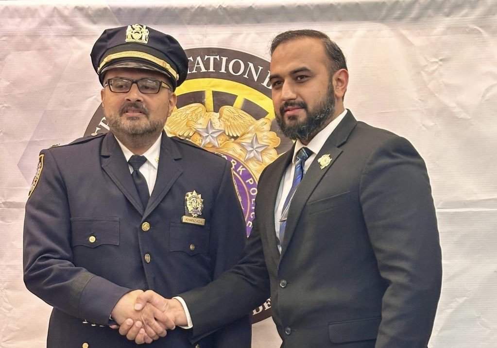 nypdpals's tweet photo. Mashallah
Congratulations to our member Deputy Inspector Owais Khanzada on his well deserved promotion. Good luck on your new assignment. May Allah (swt) bring more success to PALS and its members.
Ameen.
@NYPDnews 
@NYPDdcer 
@NYCMayor 
@PakinNewYork https://t.co/u2g3UVvoDk