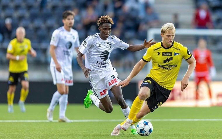 Academy graduate, Mukhtar Adam made his debut for his Norwegian side, Odds BK over the weekend against IK start 🇳🇴

Getting the minutes in, proud of you Mukhtar 💪🏽💙

#SLFAExport #LetsGoSporting