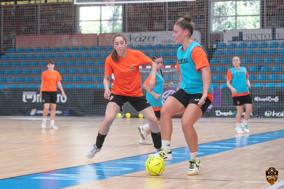 𝐂𝐨𝐦𝐞𝐳𝐚 𝐚 𝐩𝐫𝐞𝐭𝐞𝐦𝐩𝐚𝐝𝐚 𝐧𝐨 𝐁𝐮𝐫𝐞𝐥𝐚 𝐅𝐒 🔥

Esta mañá primeira toma de contacto do noso equipo feminino coa presentación e os tests físicos, realizados polo noso novo preparador físico Nacho Fernández, do centro de adestamento Henko, no pavillón Vista Alegre