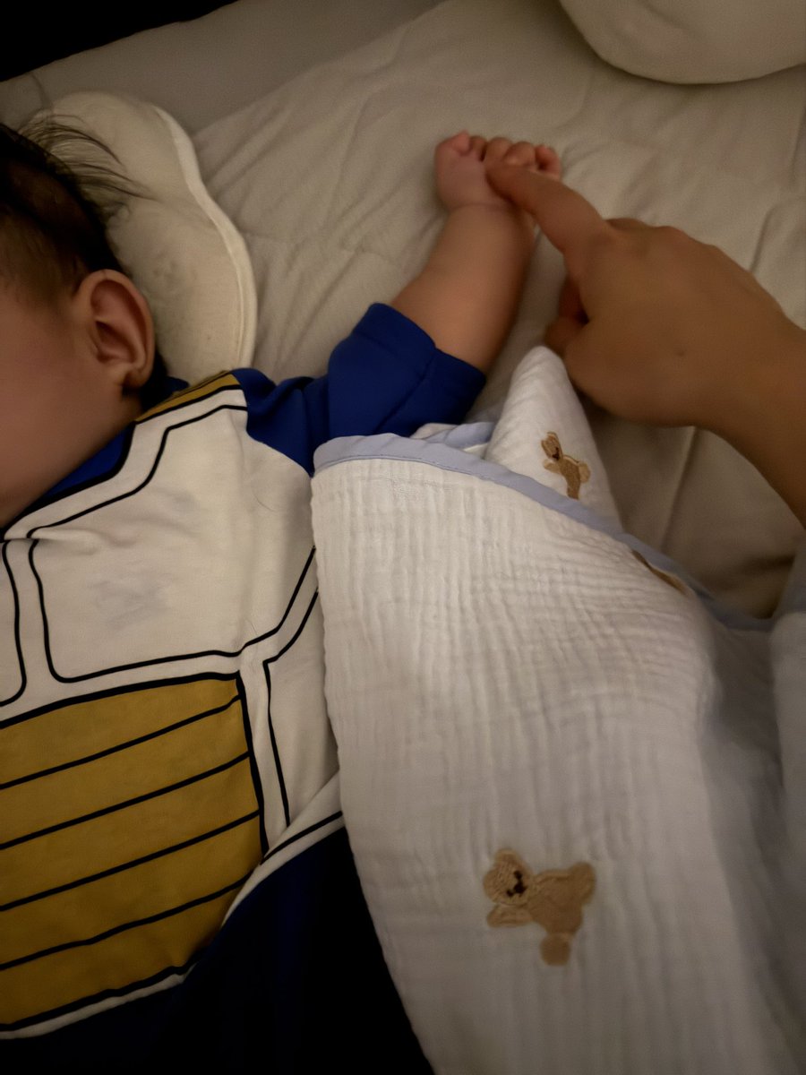 ちっちゃなベジータは寝んねしました♡
30分吐き戻しないか見守ってるこの間もずっと、眺めていられる、、、👶🏻