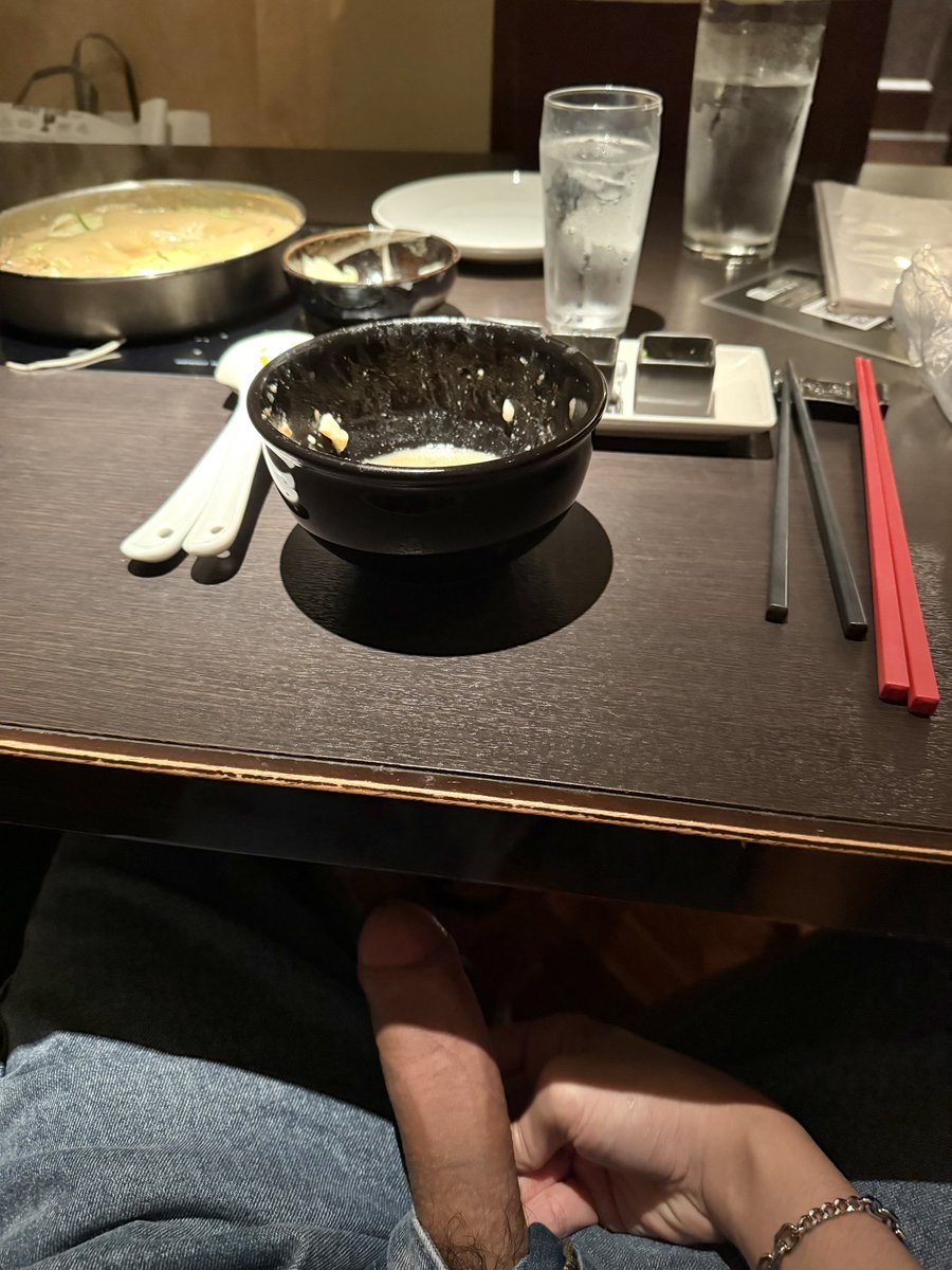 吃膩了桌上美食？
那不如來嘗嘗我桌下的😛
#讚好轉發後私訊看更多
#今晚凌晨三點截止
_ 
片段中人物皆已年滿18歲