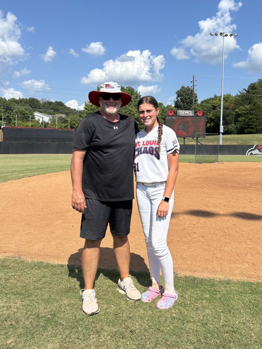 2028 Kaelyn Deckerd had a great time at the <a href="/SEMOsoftball/">SEMO Softball</a> camp!!! #stlchaos