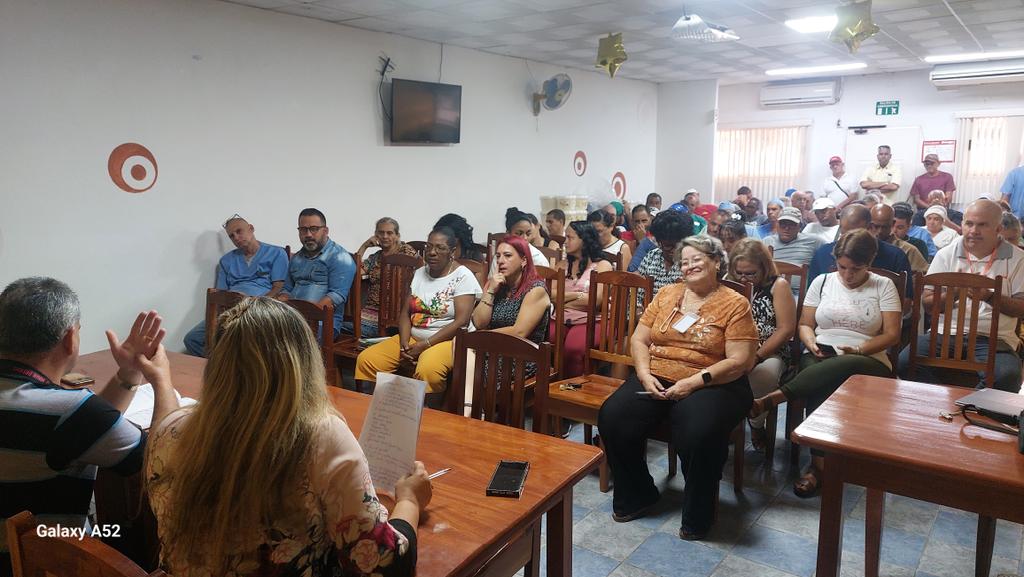 Se realiza Asamblea de afiliados en <a href="/PapasCoSA/">Papas&Co S.A</a> con el homenaje a nuestro #ComandanteEnJefe en el #99aniversario de su natalicio el venidero #13deAgosto.
#MinalXCuba 
#LaLuchaNoHaCesado 
#FidelPorSiempre 
<a href="/minalcuba/">Ministerio de la Industria Alimentaria de Cuba</a> 
<a href="/coralsacuba/">Corporación Alimentaria S.A</a>