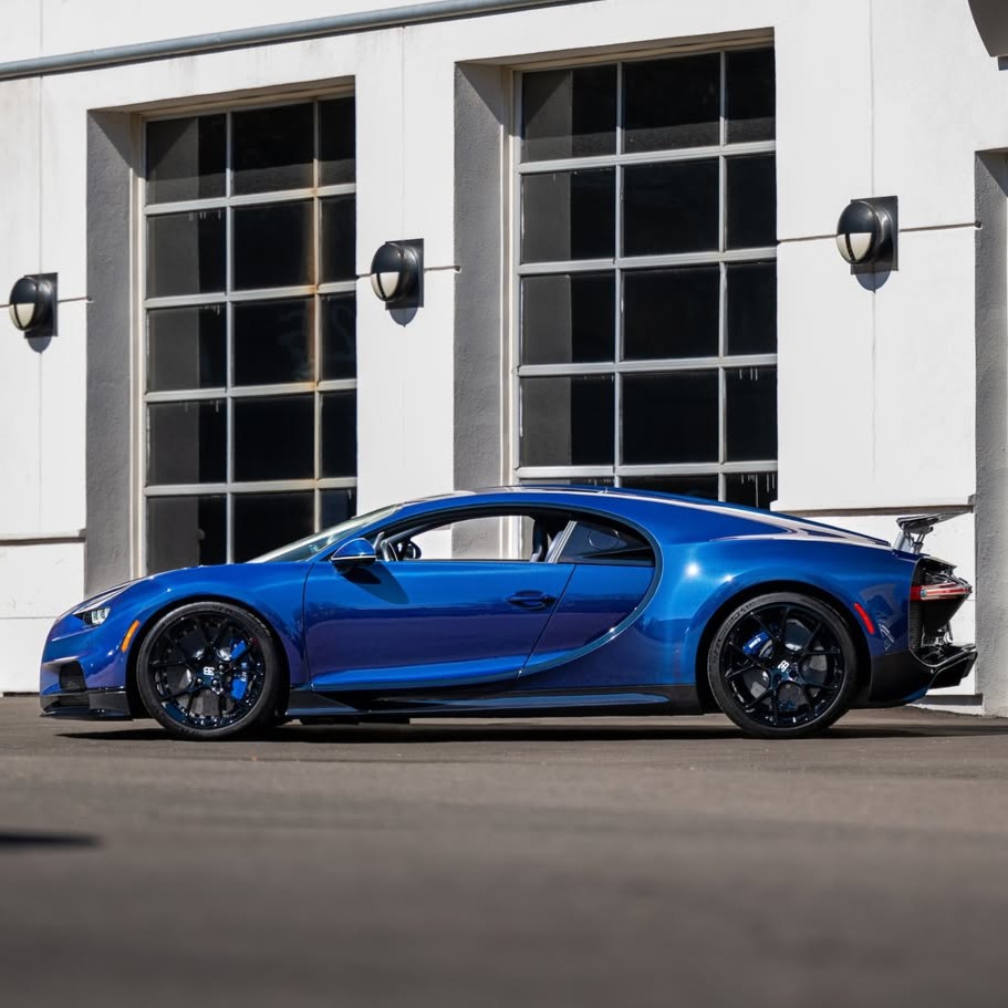 2018 Bugatti Chiron | Now available on #dupontregistry 

This immaculate example comes presented in Gloss blue carbon fiber paired with a classic Black interior 😍