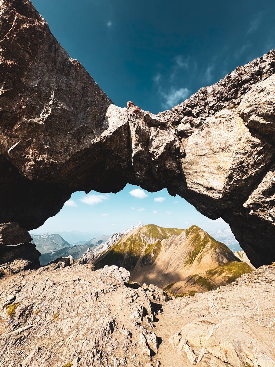 En période de canicule, le Trou de la Mouche peut aussi faire office de parasol 😎🥾⛱️ #randonnée #vacances #montagne