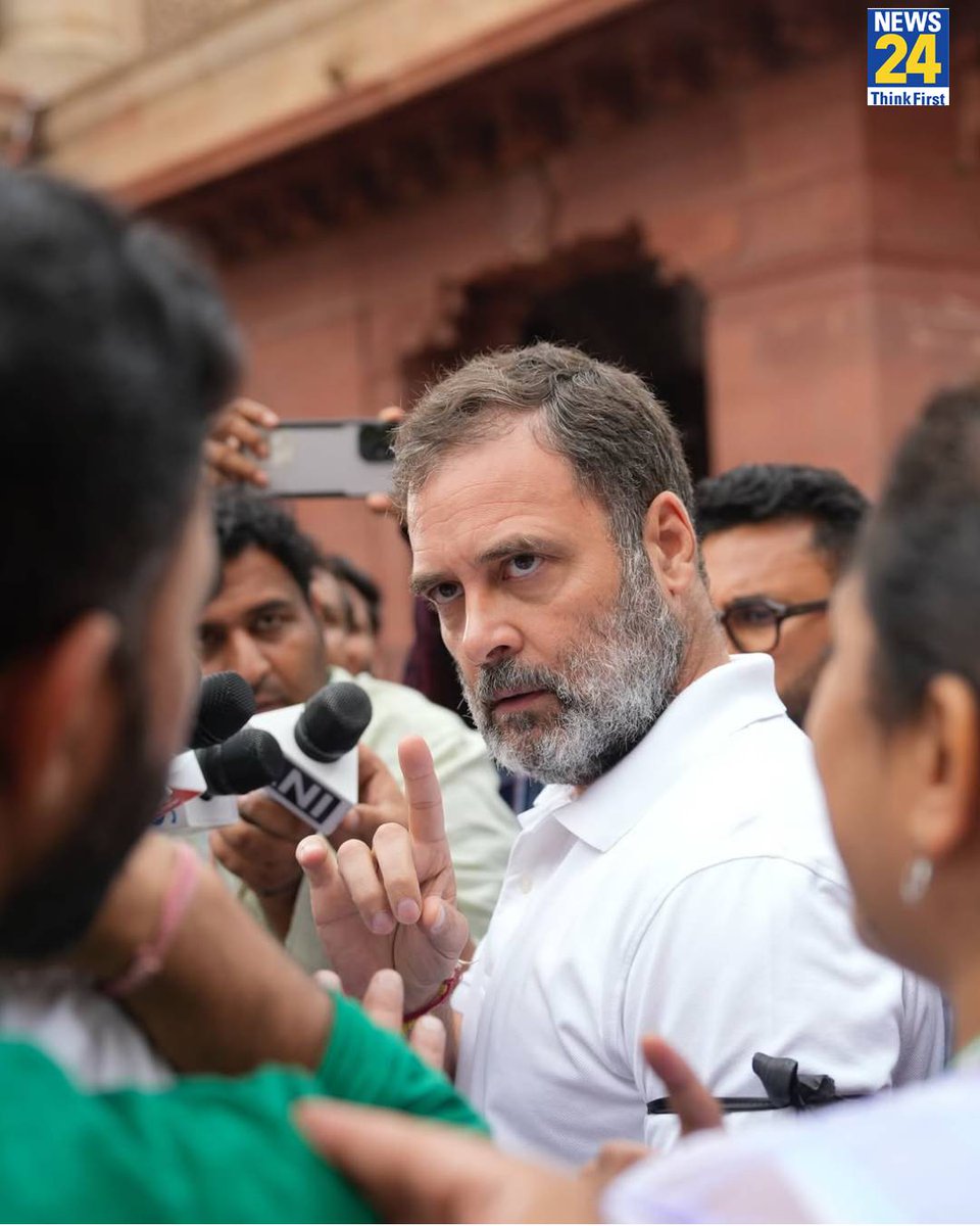 ProudOffIndian's tweet image. 🚨 99 चुनाव हार गया,
मगर अकड़ नहीं गई पप्पू की… 🤭

📜 हमारे शास्त्रों में इसी को कहते हैं —
&quot;अहंकारी आदमी कहां गया है भक्तों?&quot; 🤣🔥

#PappuLogic #ElectionComedy #Bhakton