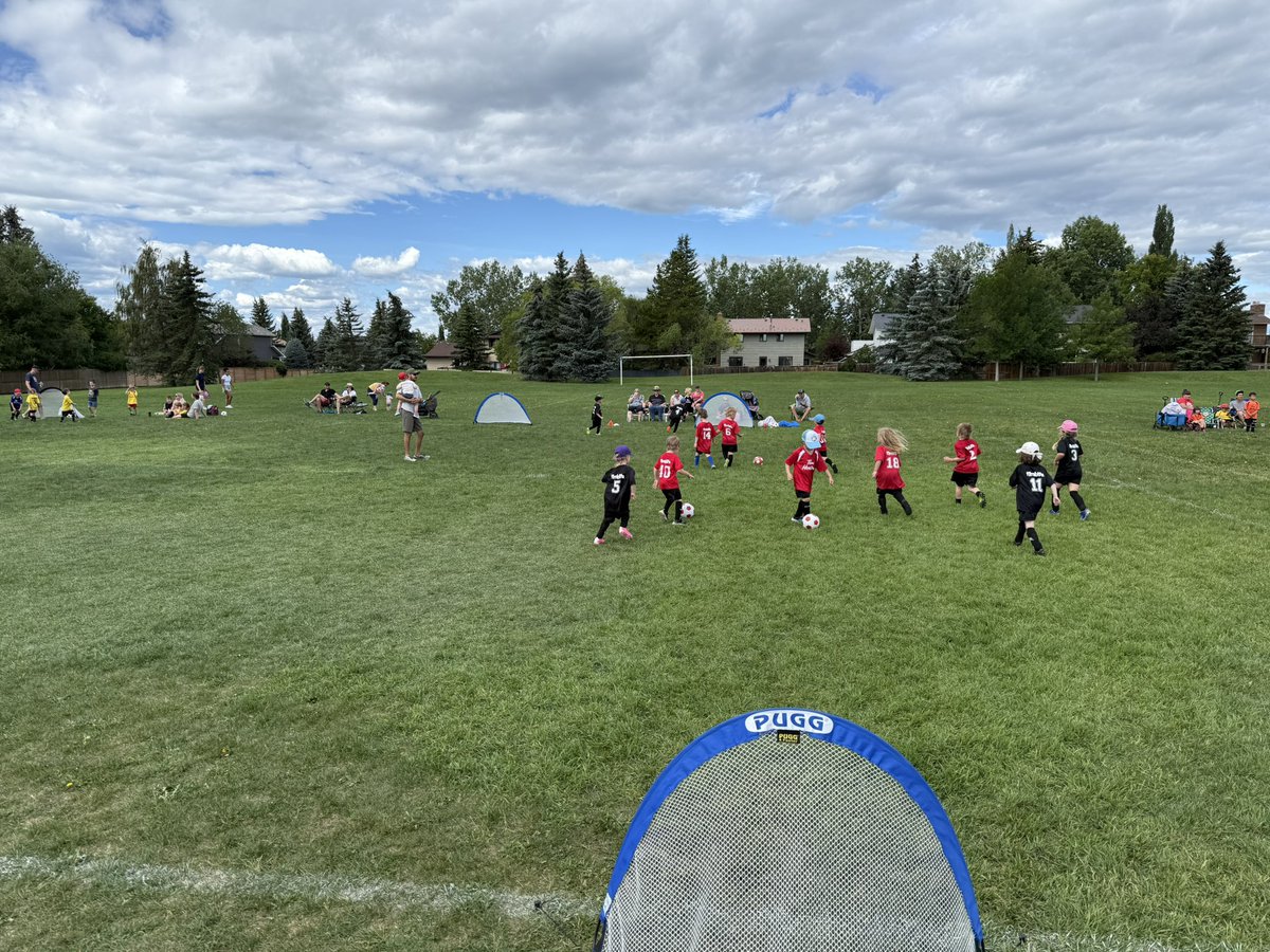 This is the most valuable coaching I do doesnt look like ⚽️

⚽️⚽️⚽️It has 3 balls in play
🔴A 7v5 overload
4 🥅 at once
🤯 Kids dribbling toward their own net

It is chaos and joy
And every kid gets to win

Being with this group of U5/6 players teaches more than any A License did