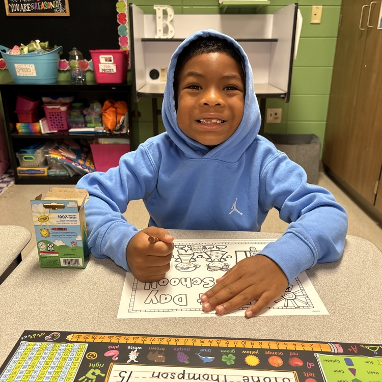 SpartanburgD5's tweet photo. Welcome back to school D5! πππ It may be raining outside, but our students & staff are smiling this morning π€© It's going to be a great year! π― #WeAreD5 #FirstDayInD5 https://t.co/RFDi0T7Gst