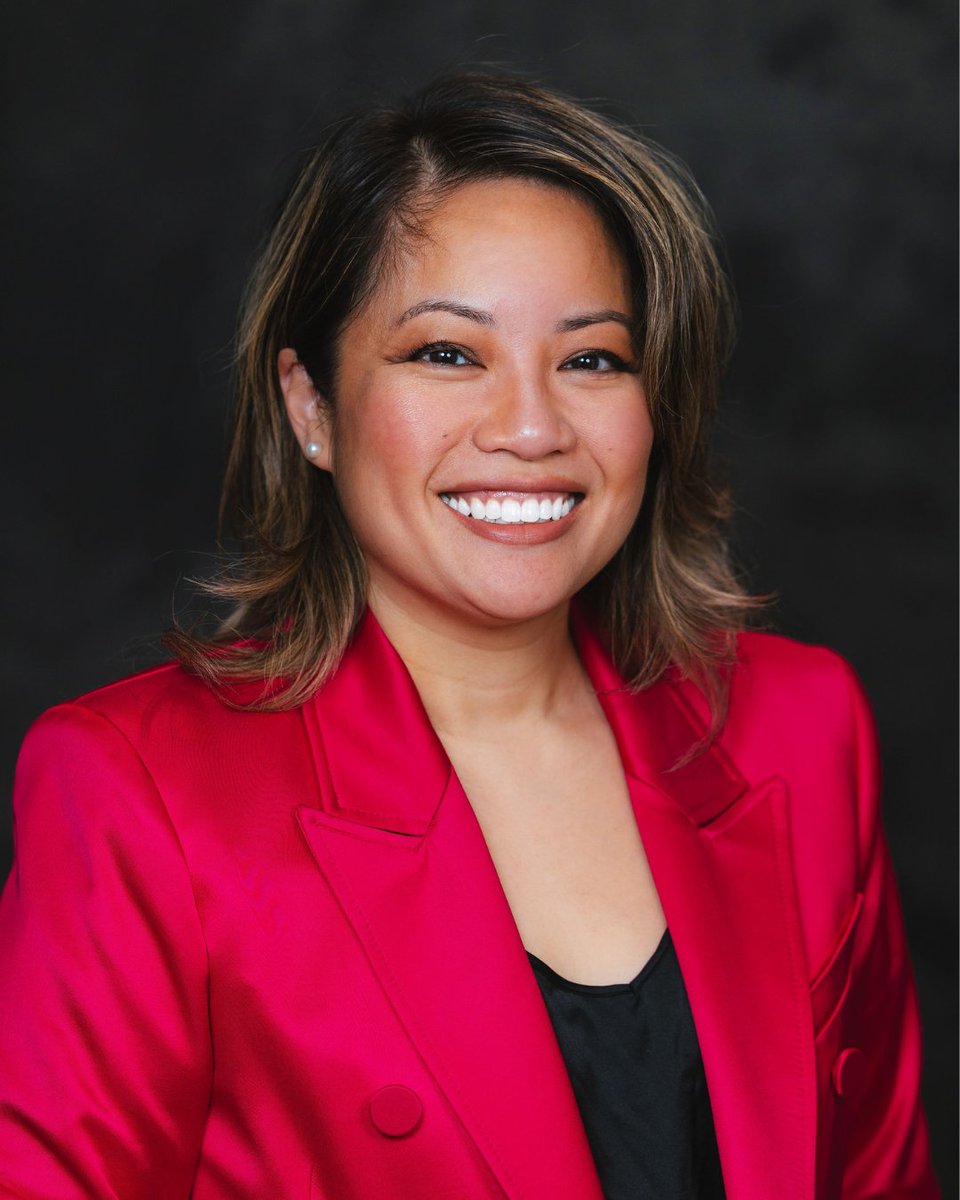 FairLakesSmiles's tweet photo. ✨Meet Dr. Annah Phung Tran!
Her favorite part of the job? The patient interaction! 👥💬 She loves listening to patients’ hopes and dreams and using advanced technology to “engineer” healthier smiles. 

Want to know more about Dr. Tran?
📲 | https://t.co/qD9G3NGQkK

#FairfaxVA https://t.co/WvSDpoYvlo