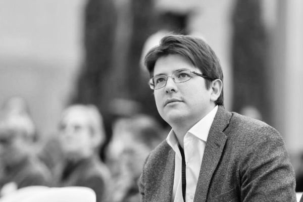 MAguilarHurtado's tweet photo. Lamento profundamente la muerte de @MiguelUribeT, un defensor de la reconciliación y el diálogo para sanar a Colombia. Su ejemplo y su legado de servicio y amor por nuestro país, nos retan a construir una sociedad sin odios. Fortaleza para su familia 🙏 https://t.co/alNqWy4xWT