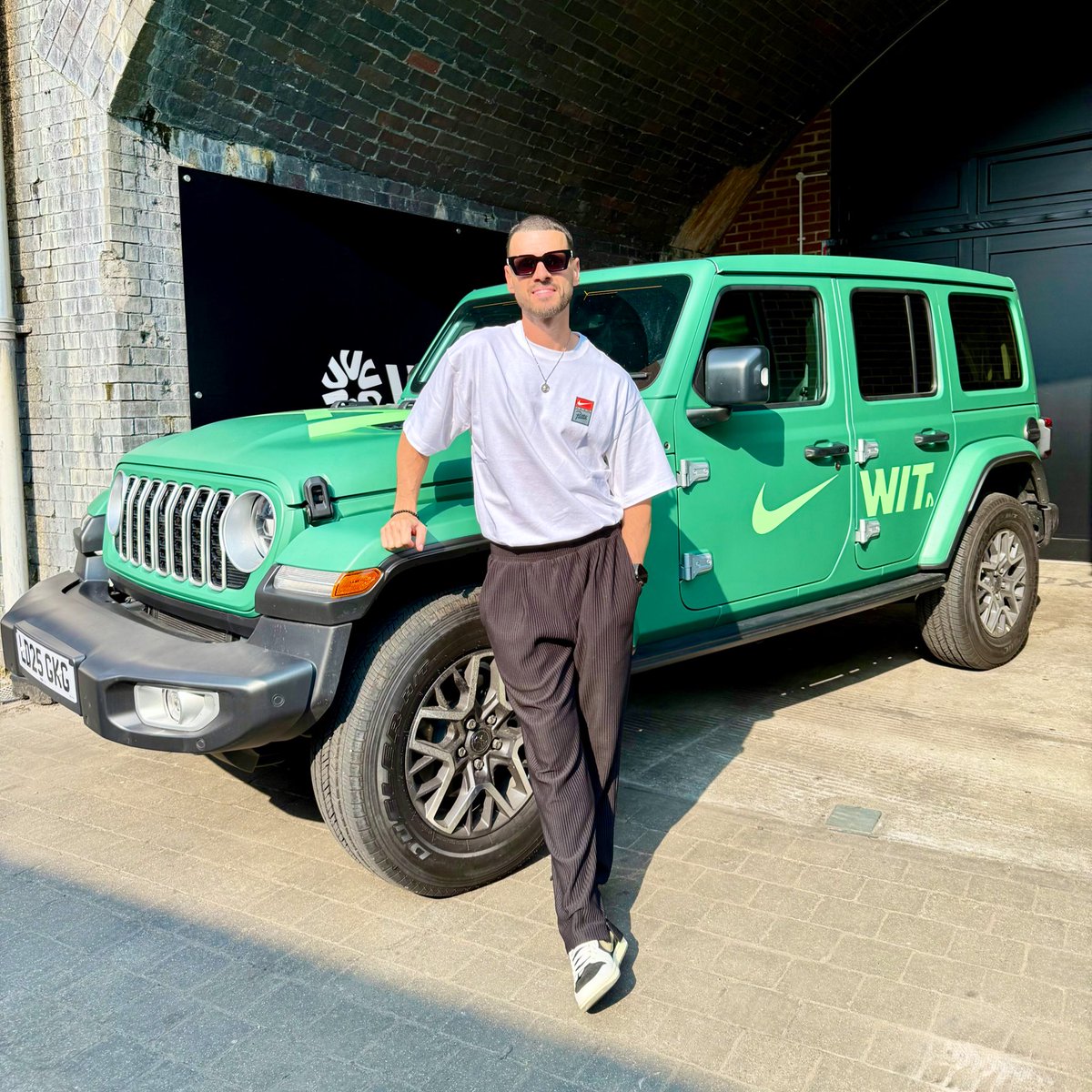 Tony Perry (@djtonyperry) on Twitter photo Playing tunes for athletes as they hit the wall is A LOT of fun. Back with <a href="/nikelondon/">nikelondon</a> this week on Tues + Sat at District Battersea. FYI, oasis doing it for most ppl at the mo Playing tunes for athletes as they hit the wall is A LOT of fun. Back with <a href="/nikelondon/">nikelondon</a> this week on Tues + Sat at District Battersea. FYI, oasis doing it for most ppl at the mo