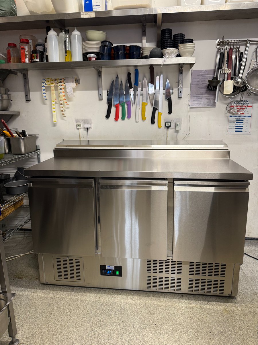barandcatering's tweet image. Another top job by Andy!
From supply and delivery to perfectly positioning this #Tefcold #saladprep unit – we’ve got it covered.
We make sure every unit is fully set up and ready to go, so our customers can get to work straight away with zero hassle! 
#prepcounter #kitchenfridge