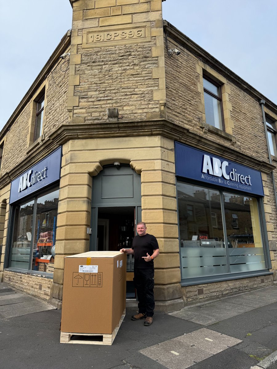 barandcatering's tweet image. Another top job by Andy!
From supply and delivery to perfectly positioning this #Tefcold #saladprep unit – we’ve got it covered.
We make sure every unit is fully set up and ready to go, so our customers can get to work straight away with zero hassle! 
#prepcounter #kitchenfridge