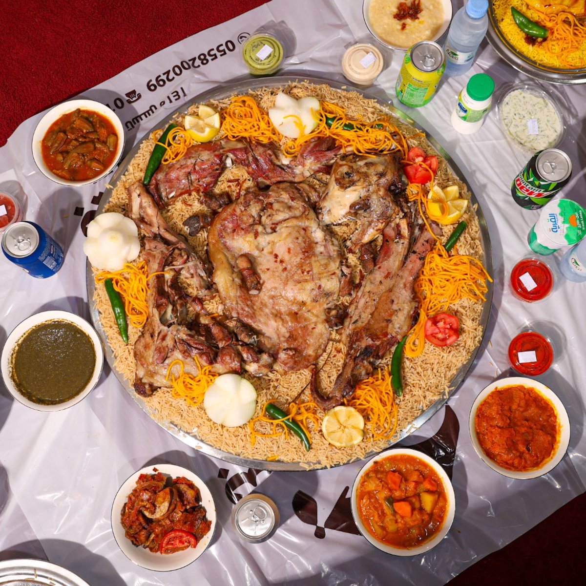 خلي عزيمتك على بيت الحنيذ 👌🏻🧡 
أطباق شعبيه وأصناف متنوعه 
يرضي الجميع 😋

#بيت_الحنيذ #الحنيذ_على_اصوله