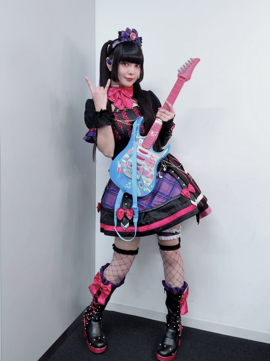 初開催の #アイカツロックフェス
最高に楽しい時間をありがとう🤘🏻⚡️

"ロック"なら必要でしょ！ってことで
アイカツ！ガーリーロックギター持参🎸