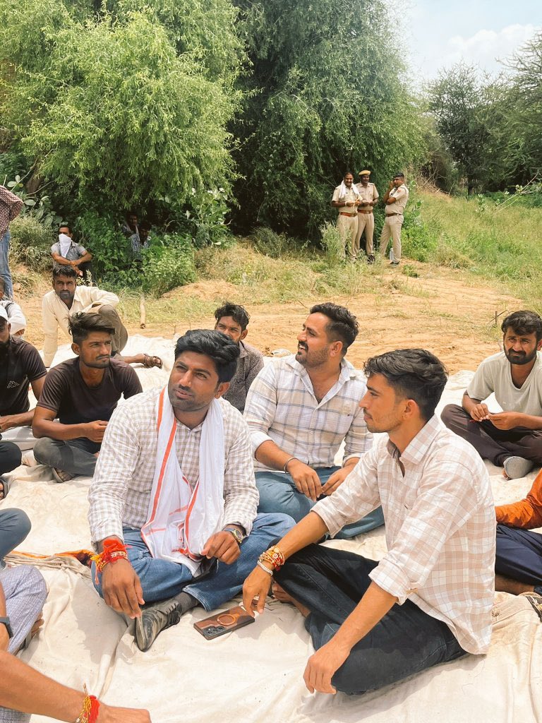 Rakesh Choudhary RLP (@choudhary__raku) on Twitter photo हनुमान जी बेनीवाल नाम ही काफी है..
#हनुमान_बचाएगा_जोजरी_में_मानवता
<a href="/hanumanbeniwal/">HANUMAN BENIWAL</a> <a href="/HanumanKiSaina/">Hanuman Ki Saina</a>
<a href="/RLPINDIAorg/">Rashtriya Loktantrik Party</a> <a href="/kanikabeniwal51/">Kanika Beniwal</a>
<a href="/DoliThansingh/">Than Singh Doli</a> हनुमान जी बेनीवाल नाम ही काफी है..
#हनुमान_बचाएगा_जोजरी_में_मानवता
<a href="/hanumanbeniwal/">HANUMAN BENIWAL</a> <a href="/HanumanKiSaina/">Hanuman Ki Saina</a>
<a href="/RLPINDIAorg/">Rashtriya Loktantrik Party</a> <a href="/kanikabeniwal51/">Kanika Beniwal</a>
<a href="/DoliThansingh/">Than Singh Doli</a>