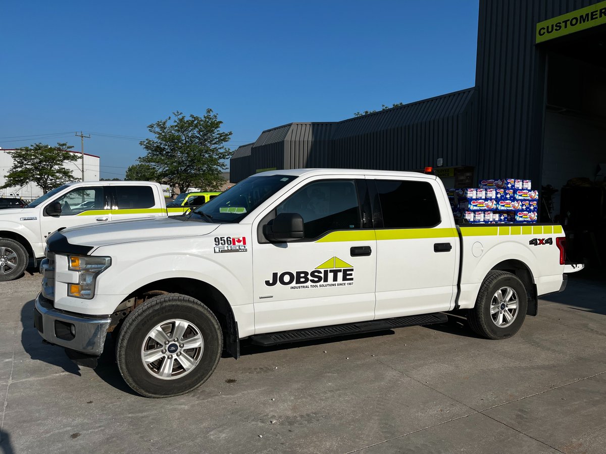 With temperatures rising this week in Sarnia, a major petrochemical refinery contacted Jobsite this morning. We promptly delivered refreshing treats to keep the hardworking crews cool and comfortable. Jobsite is always ready to support our community’s incredible teams.