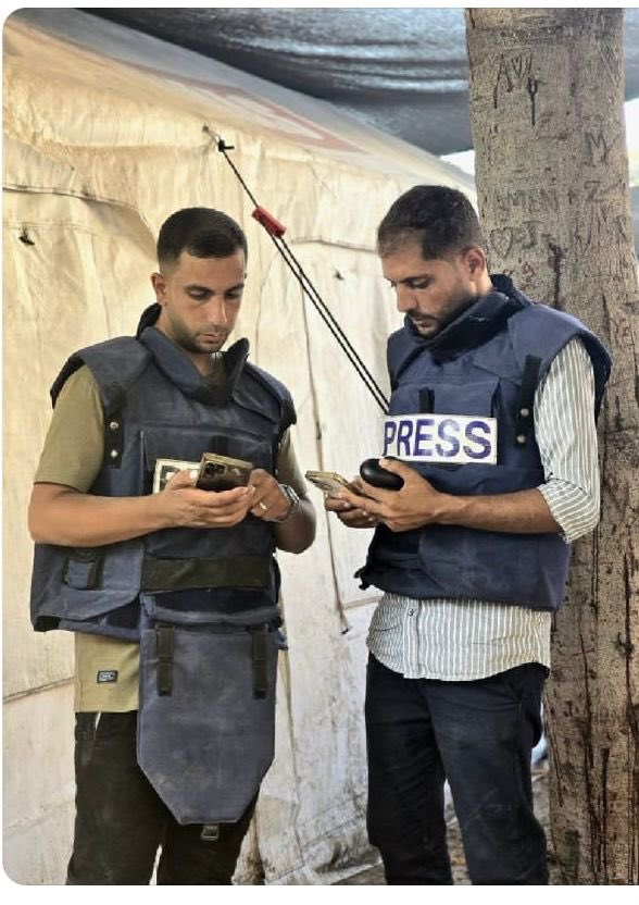 BUJ condemns Israel’s killing of Al Jazeera’s Anas Al-Sharif &amp; Mohamed Qreiqeh in a press tent at Al-Shifa Hospital. We stand with all journalists risking their lives to tell the truth.

 #PressFreedom #Gaza #BUJ