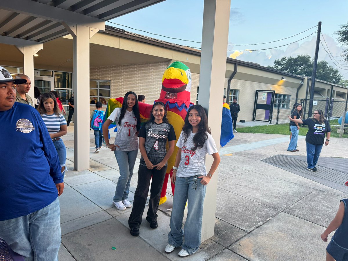 🎉 HAPPY 1st DAY OF SCHOOL 🎉

This morning our XC &amp; Girls Soccer athletes had the honor to greet the lovely students of <a href="/BeasleyElem/">Beasley Elementary School</a> on their first day of school.

#RangerPride #AllGasNoBrakes