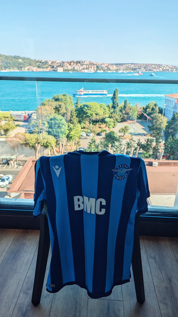 Seninle Giderim Her Yere
İstanbul'a, Başkent'e, İzmir'e
Dönmem Gözümü Baglasalar
İpe Götürseler, Senin Sevgin Yeter

#AdanaDemirspor