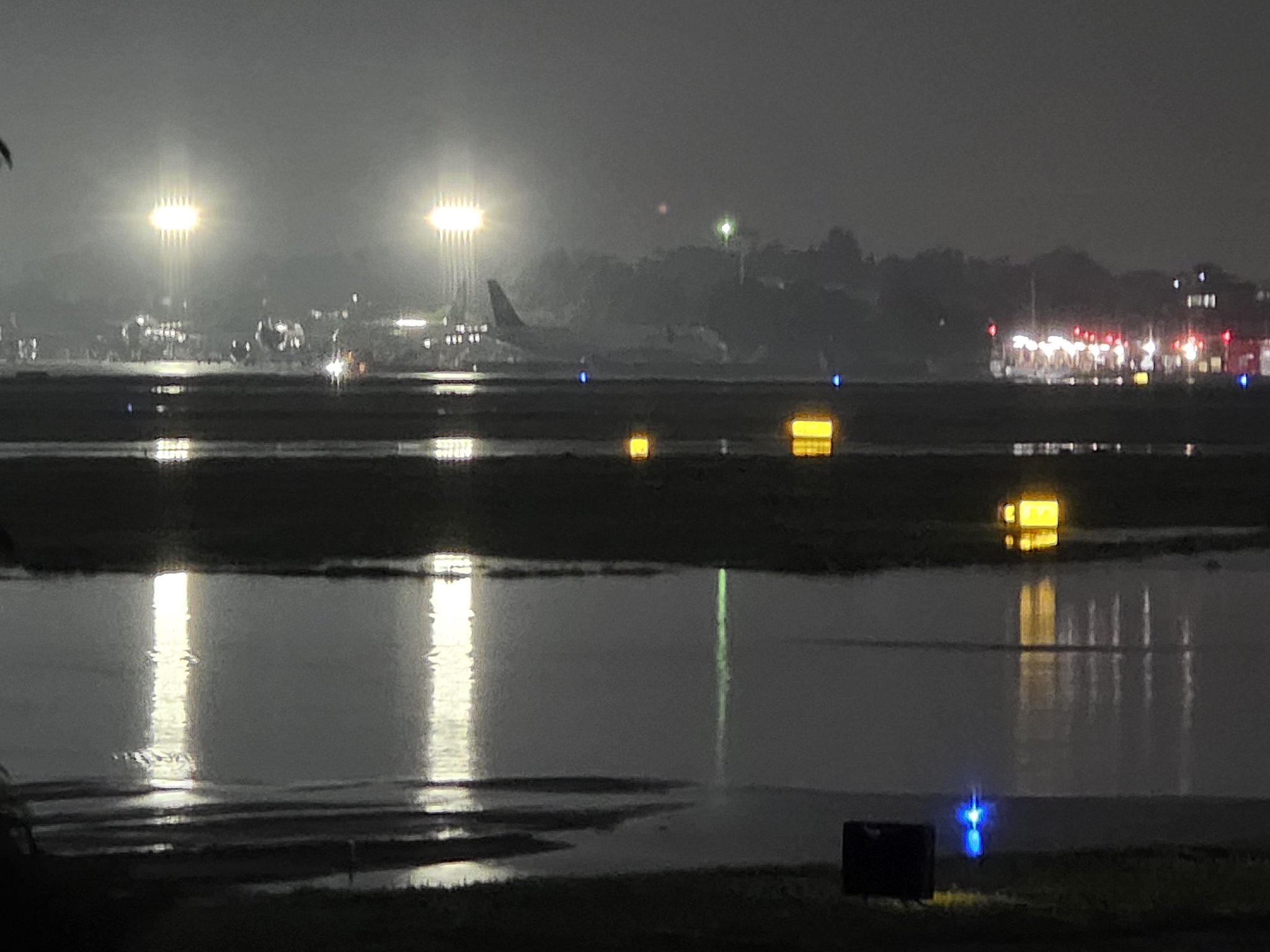 Elevate Your Brand with Foil Business Cards from JDesigno in Dubai