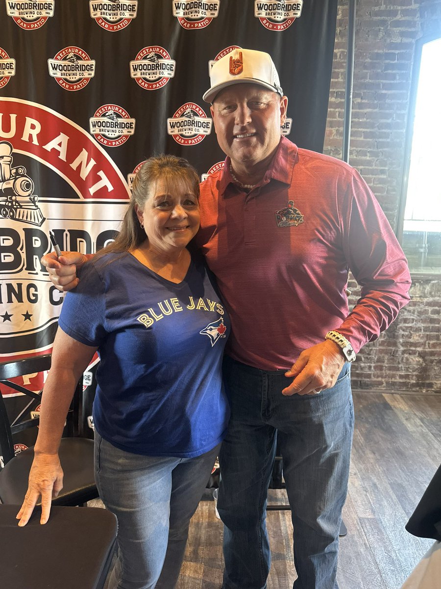 pamgrohol's tweet photo. @rogerclemens I’ve met many celebs in my 60 yrs. I’ve only become tongue tied and teary eyed with 1, Garth Brooks. That was, until yesterday. When u meet your hero, the emotions come out &amp; u forget everything u wanted 2 say. This was such a special day for me. THANK YOU. https://t.co/xhUwUxXuP8