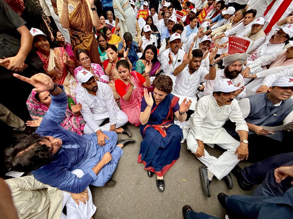 Deobrat Mishra (@deobratdmishra) on Twitter photo वोट चोर - गद्दी छोड़ 🔥✊🏻
नेता विपक्ष <a href="/RahulGandhi/">Rahul Gandhi</a> के नेतृत्व में इंडिया गठबंधन के सांसदों का BJP-ECI द्वारा #VoteChori और लोकतंत्र को कमज़ोर करने की साज़िश के खिलाफ विपक्ष का हल्ला बोल। वोट चोर - गद्दी छोड़ 🔥✊🏻
नेता विपक्ष <a href="/RahulGandhi/">Rahul Gandhi</a> के नेतृत्व में इंडिया गठबंधन के सांसदों का BJP-ECI द्वारा #VoteChori और लोकतंत्र को कमज़ोर करने की साज़िश के खिलाफ विपक्ष का हल्ला बोल।