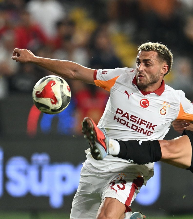 Barış’a 6 kulüp ilgi gösteriyor. İki resmi teklif var. Biri dün geldi. Barış Alper kalmak istiyor ve Galatasaray da en azından bu sezon kalmasını istiyor. (Buchi Laba)