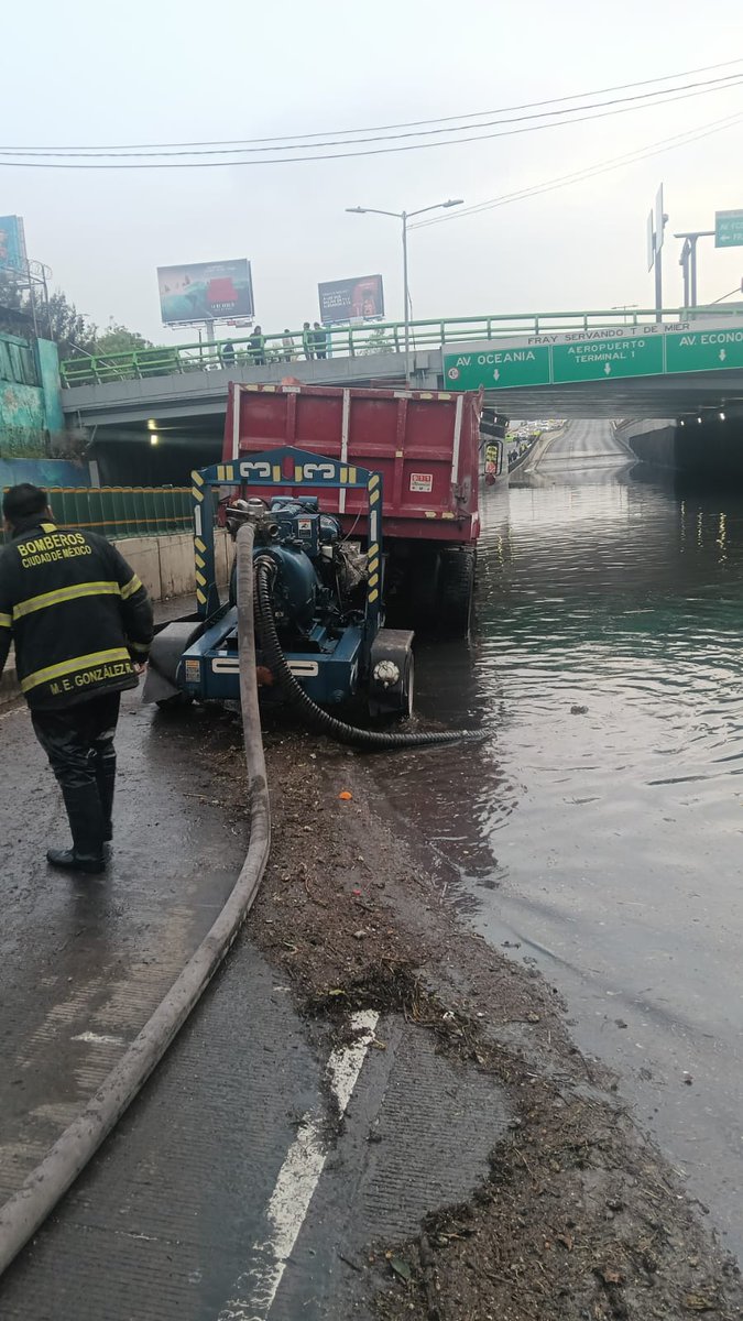 Bomberos Ciudad de México Oficial (@bomberos_cdmx) on Twitter photo Nos encontramos laborando en el desalojo de agua pluvial en un área aproximada de 800 m² en ambos sentidos del bajo puente de Circuito Interior y Francisco Morazán, colonia Ignacio Zaragoza, en <a href="/A_VCarranza/">Alcaldía Venustiano Carranza</a>.
<a href="/JefeVulcanoCova/">Jefe Vulcano Cova</a>.
#TlaloqueReforzado. Nos encontramos laborando en el desalojo de agua pluvial en un área aproximada de 800 m² en ambos sentidos del bajo puente de Circuito Interior y Francisco Morazán, colonia Ignacio Zaragoza, en <a href="/A_VCarranza/">Alcaldía Venustiano Carranza</a>.
<a href="/JefeVulcanoCova/">Jefe Vulcano Cova</a>.
#TlaloqueReforzado.