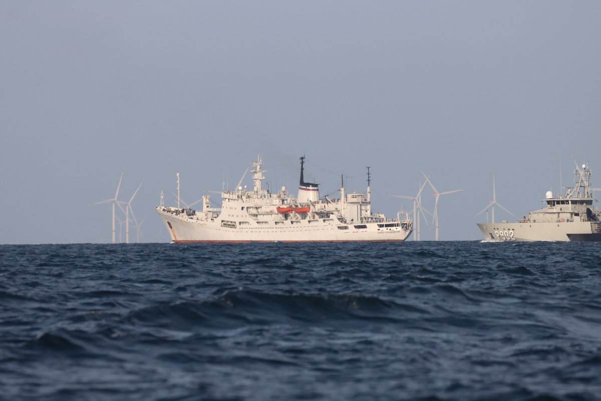 📍Unusual visitor in our waters?

The Belgian Navy deployed patrol vessel Pollux to monitor a Russian research ship in our Exclusive Economic Zone. 👀 (1/3)